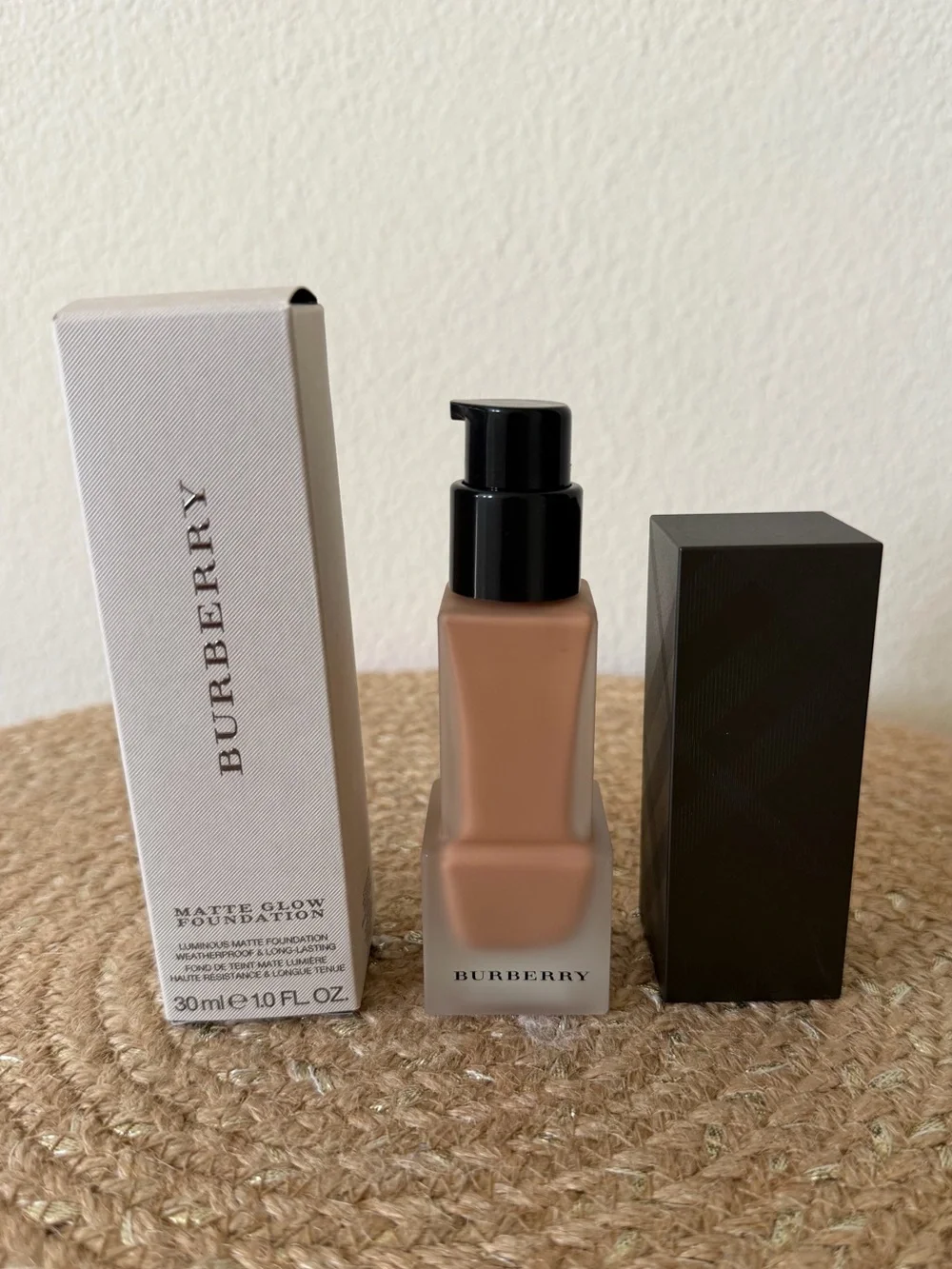Burberry Matte Glow Foundation Deep Cool No. 100